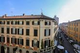 Bergamo città, nel centro storico di via Tasso, In palazzo d’epoca splendido e luminoso appartamento di circa mq. 300,00 posto al secondo piano, servito da ascensore, libero su tre lati. in Vendita