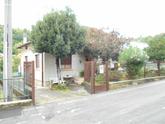 Bagnatica (Bg) Via Dei Colli, in posizione tranquilla vendiamo Casa indipendente da ristrutturare, di circa mq. 209,00 commerciali con portico, autorimessa solaio, e con cubatura residua. in Vendita