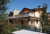 Alle porte di Bergamo con vista su Città Alta, vendiamo porzione di villa bifamiliare in Vendita