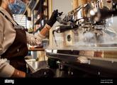 BAR CAFFETTERIA PASTICCERIA CON LABORATORIO PER LA PRODUZIONE PROPRIA in Vendita