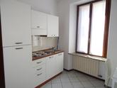 BERGAMO (BG), VENDIAMO AMPIO BILOCALE CON CANTINA. POSIZIONATOAL 1 PIANO, DI MQ.82,00 SERVITO CON ASCENSORE. in Vendita